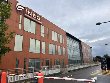 location local d'activités 2 000 m² à 4 342 m²