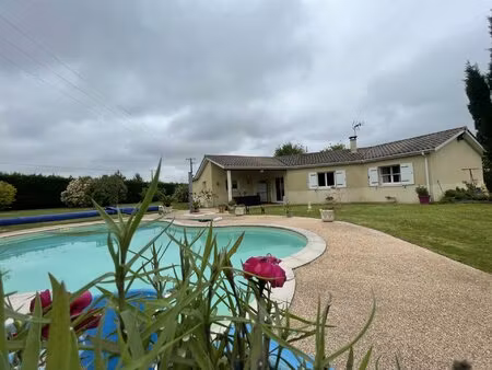 maison à vendre 233200 € avec 5 pièces à la genétouze