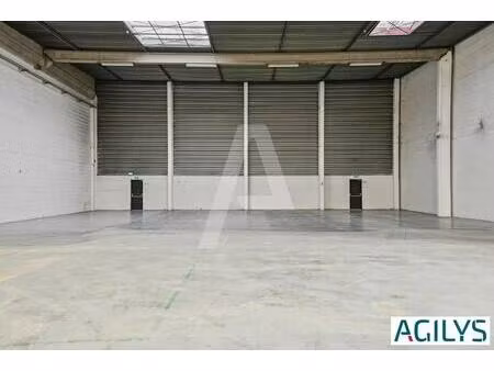 location entrepôt 2 930 m²