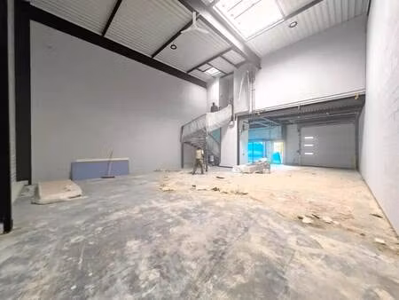 location entrepôt 239 m² à 953 m²