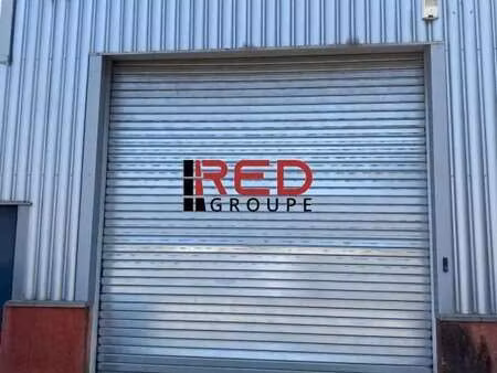 location entrepôt 210 m²