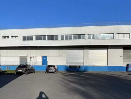 location entrepôt 1 340 m² à 2 680 m²