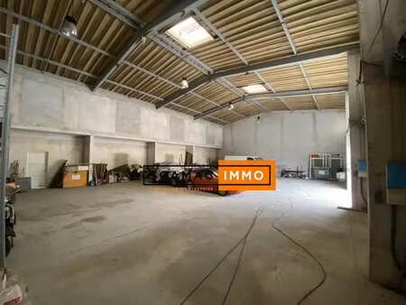 location entrepôt 300 m²