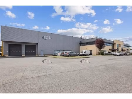 location entrepôt 2 500 m²