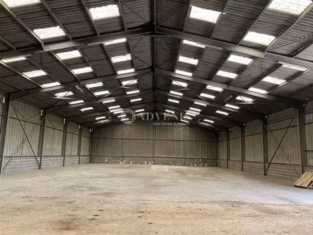 location entrepôt levet 18340 1075m²