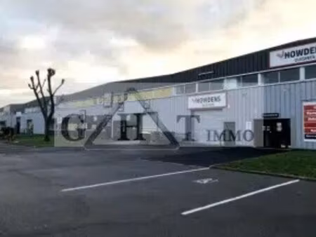 location entrepôt 887 m²