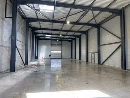 location entrepôt signes 83870 560m²