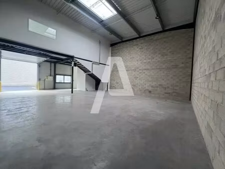 location local d'activités 229 m² à 2 748 m²