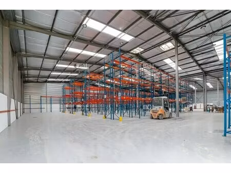 location local d'activités 2 200 m²