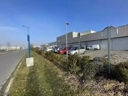 location local d'activités 219 m²