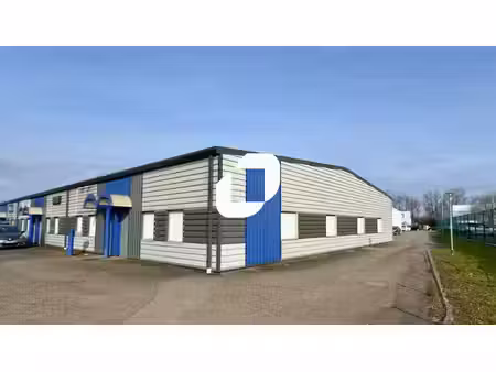location local d’activités 300m²