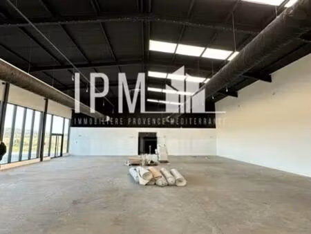 location local d'activités 2 430 m²