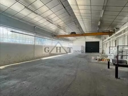 location local d'activités 1 050 m²