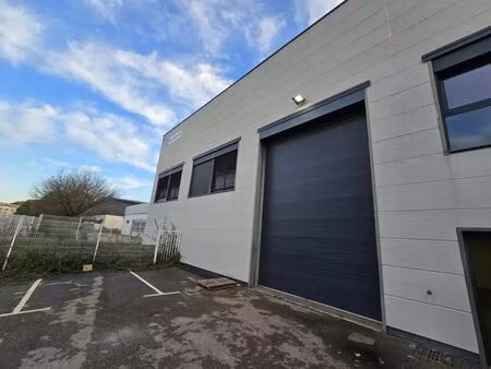 location local d'activités 960 m²