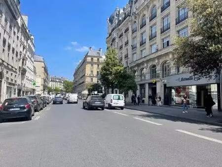 location local d'activités 77 m²