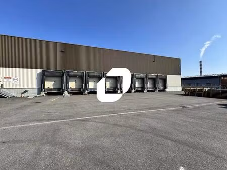 location local d'activités 2 200 m²