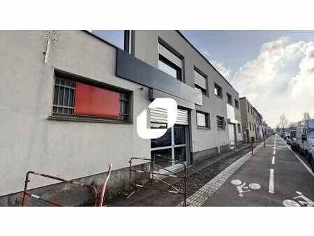 location local d'activités 540 m²