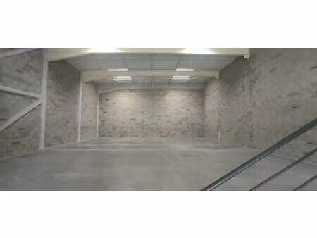 location local d'activités 394 m²