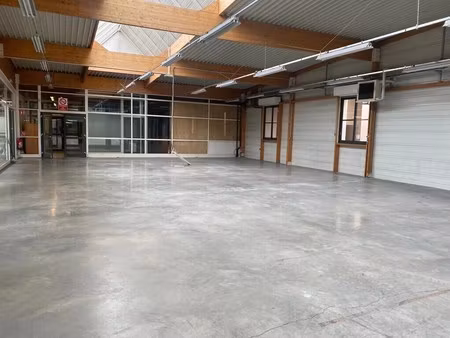 location local d'activités 1 350 m²