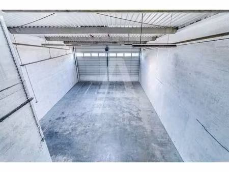 location local d'activités 770 m²