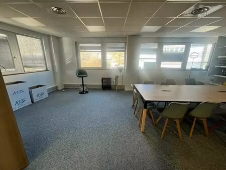 location bureaux 117 m² à 261 m²