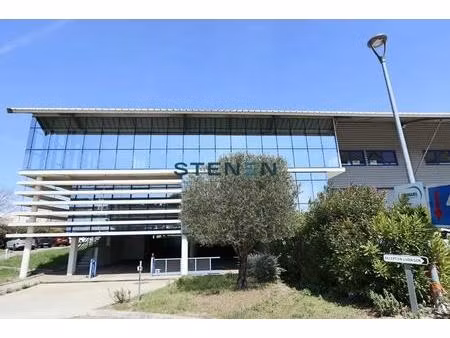 location entrepôt 2 390 m²