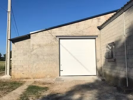 location entrepôt 250 m²