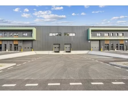 location entrepôt 800 m² à 15 250 m²