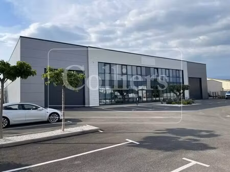 location local d'activités 1 830 m²