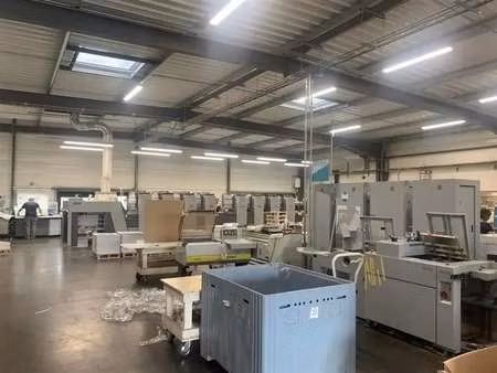 location local d'activités 1 204 m²