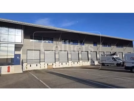 location local d'activités 2 390 m²