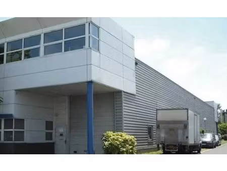 location local d'activités 366 m²
