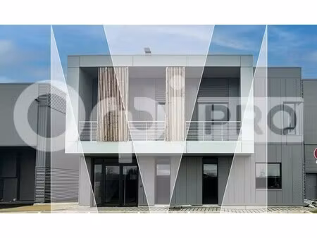 location local d'activités 918 m²