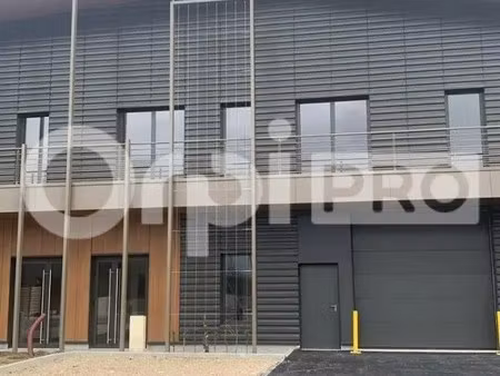 location local d'activités 736 m²