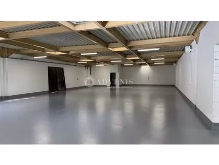 location local d'activités 855 m²