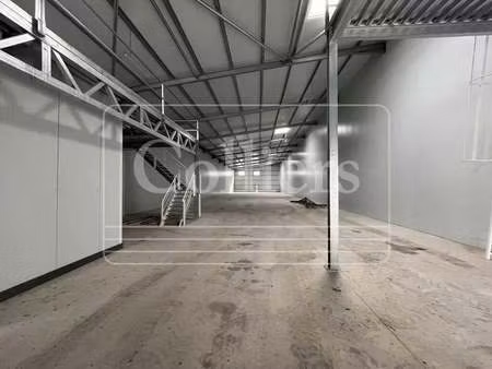 location local d'activités 1 046 m²