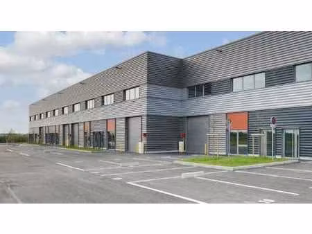 location local d'activités 371 m² à 742 m²