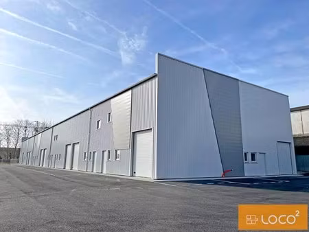 location local d'activités 90 m²