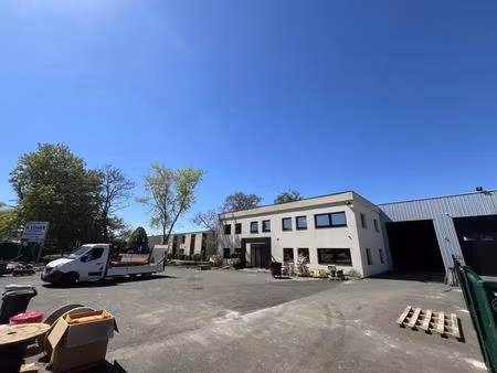 location local d'activités 1 220 m²