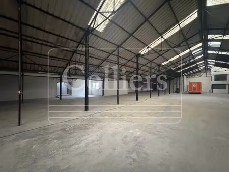 location local d'activités 772 m²