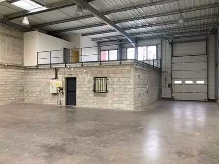 location local d'activités 310 m²