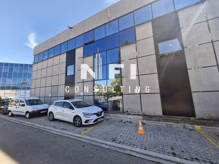 location local d'activités 939 m²