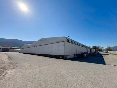 location local d'activités 211 m² à 4 099 m²