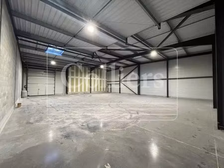 location local d'activités 435 m²