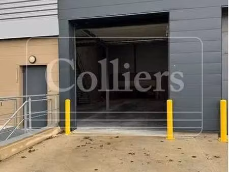 location local d'activités 198 m²