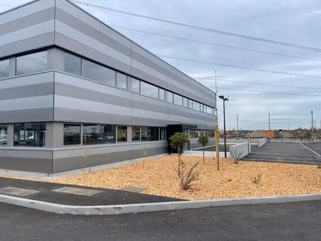 location local d'activités 78 m² à 791 m²