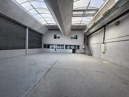location local d'activités 283 m²