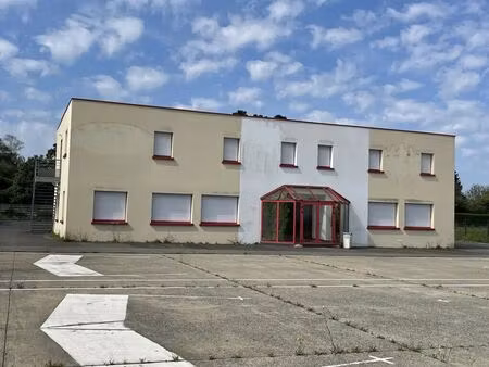 location local d'activités 572 m²