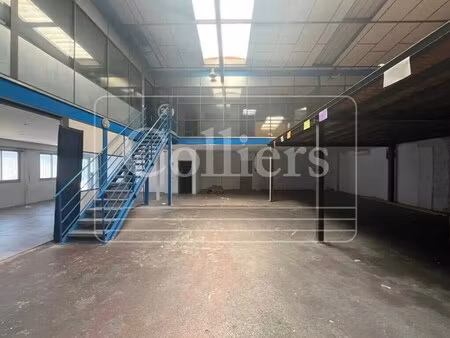 location local d'activités 526 m²