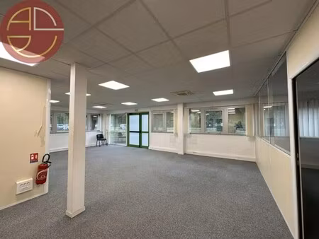 location bureaux 250 m²